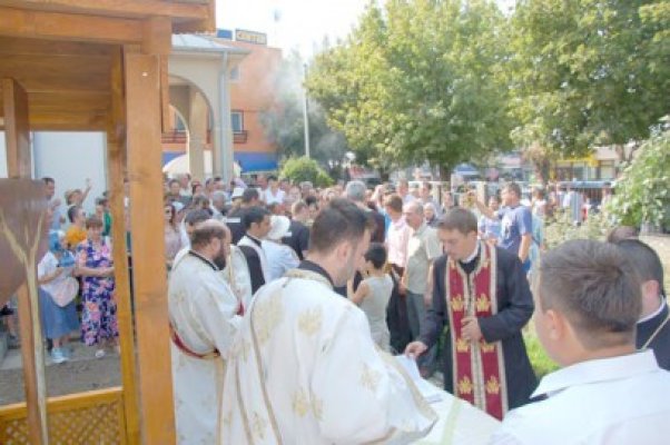 Troiţă sfinţită la Eforie, în faţa bisericii